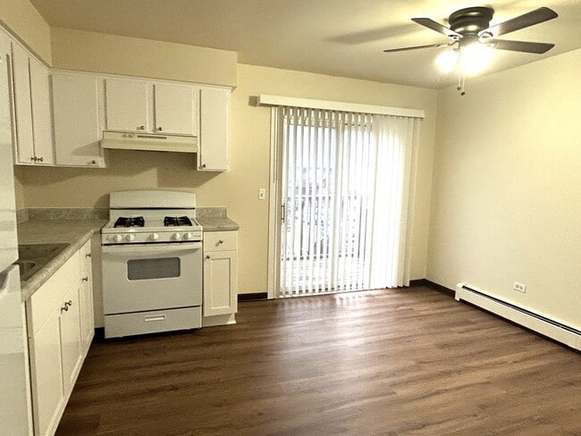 Photo - 1300 Getzelman Dr Unit 6