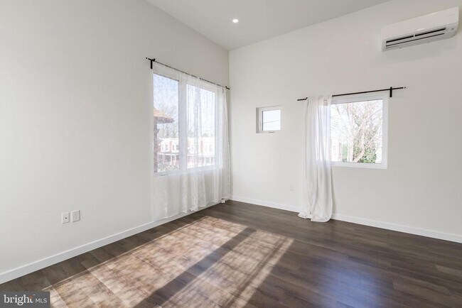 Photo - 5303 Chester Ave Unit 203