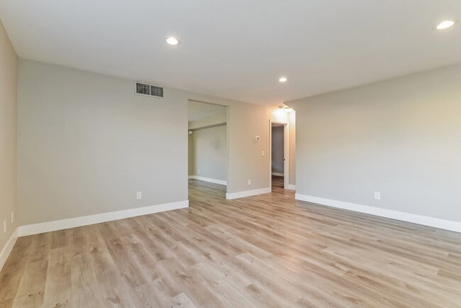 Photo - 1079 Harpy Eagle Ave