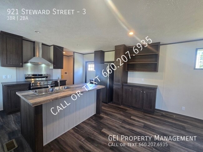 Photo - 921 Steward St