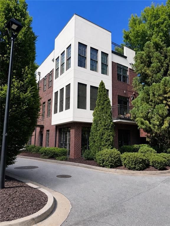 Building Photo - 1300 DeKalb Ave NE Unit 711