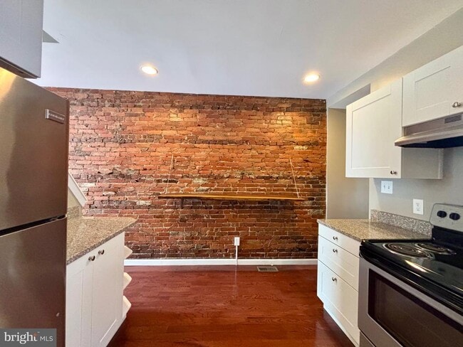 Building Photo - 619 E Flora St Rental