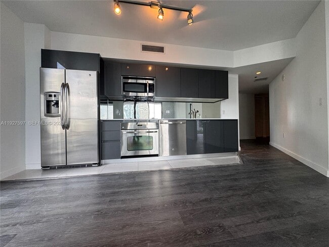 Photo - 31 SE 6th St Unit 902