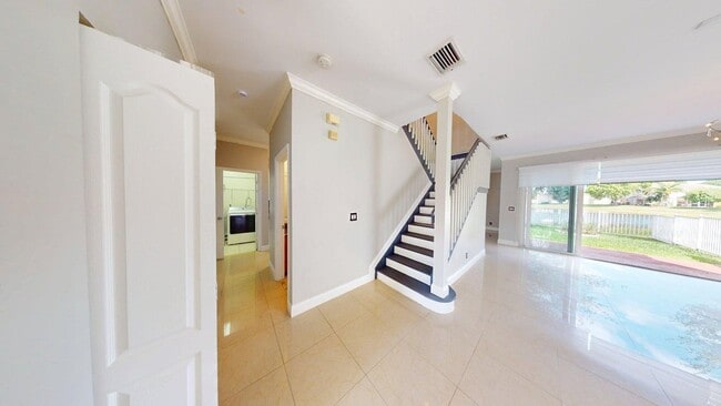 Photo - 113 Canterbury Pl