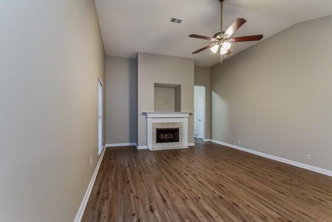 Photo - 5580 Kaitlyn Dr E