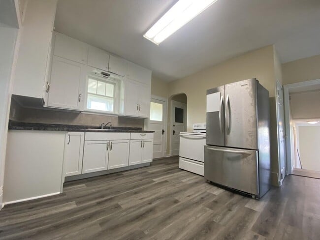 Building Photo - 311 America Ave NW