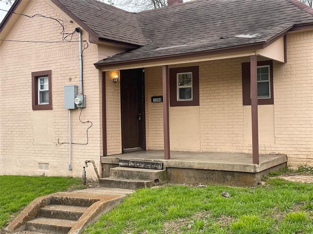 1208 E 8th St