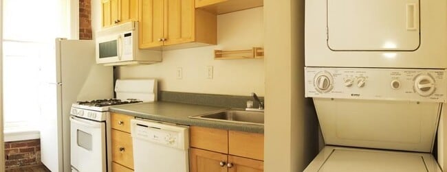 Kitchen - 212 W Broad St Unit #3
