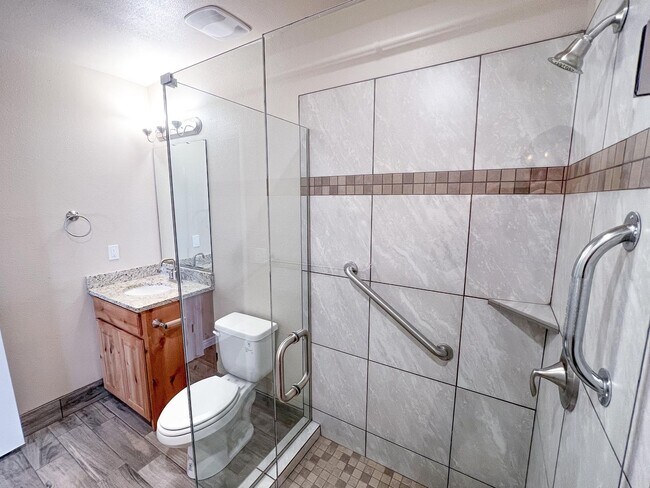 Photo - S109 Gemstone Properties - studio apartment *utilties included*