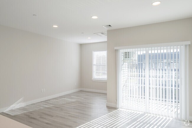 2 BR, 2 BA-1,032SF