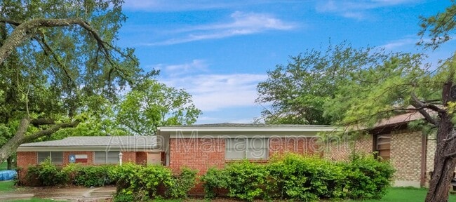 Photo - 805 N Douglas Ave