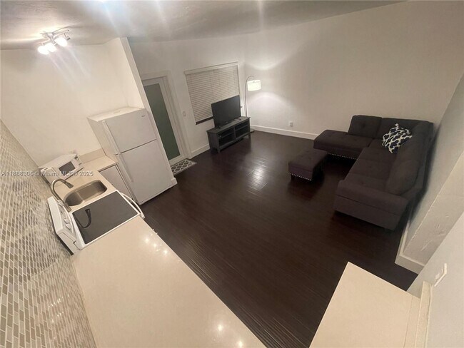 Photo - 990 Meridian Ave Unidad -