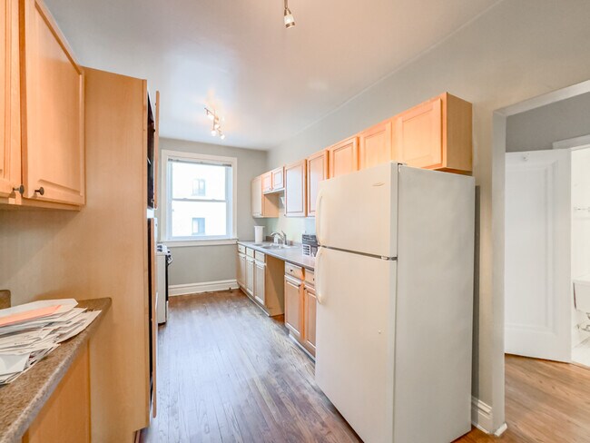 Photo - 1337 W Lunt Ave Unidad L2