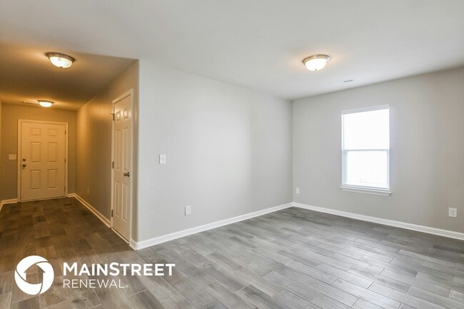 Photo - 4736 Queen Pierrette St