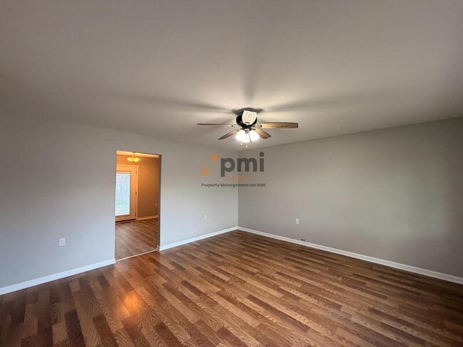 Photo - 325 Lahonda Dr