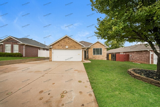 Building Photo - 6125 SE 7th St