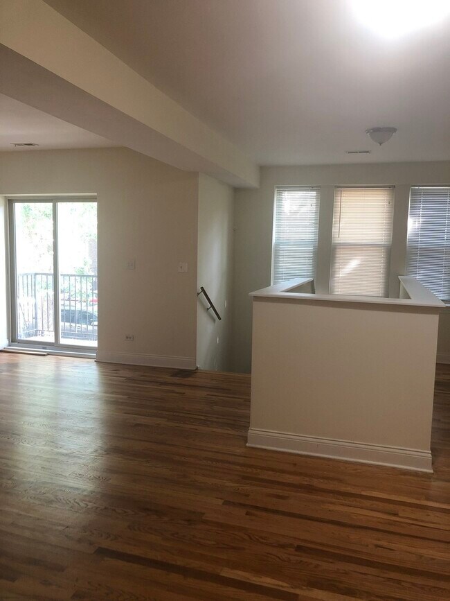 Photo - 5016 N Harding Ave