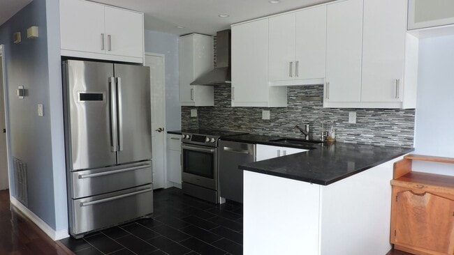 Photo - 62 Eaton Ct