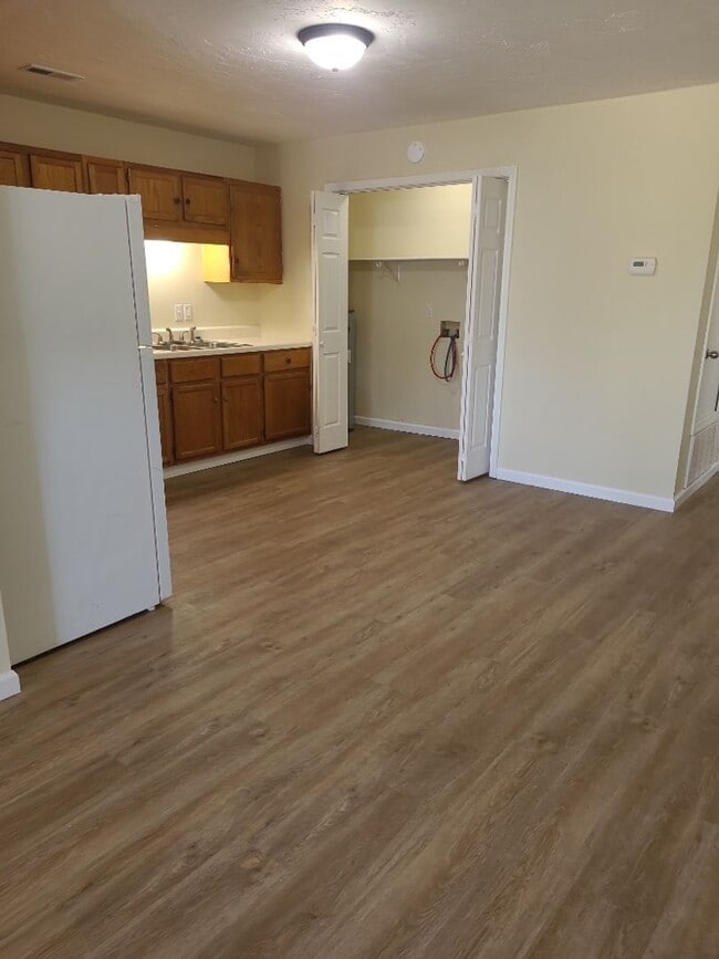 Photo - Piggott Duplexes Unit 975 E Margaret St