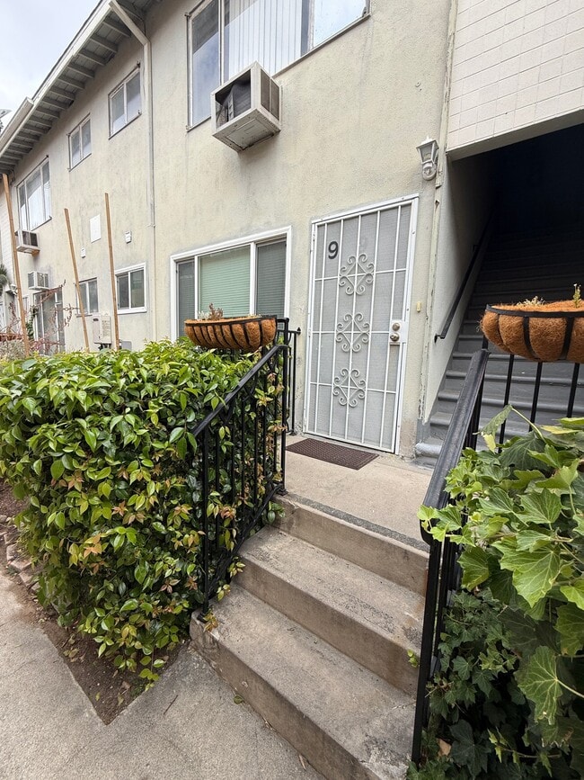 Photo - 2140 Beachwood Dr Unidad 9