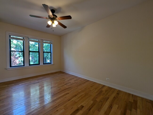 Photo - 3523 N Racine Ave Unit E2