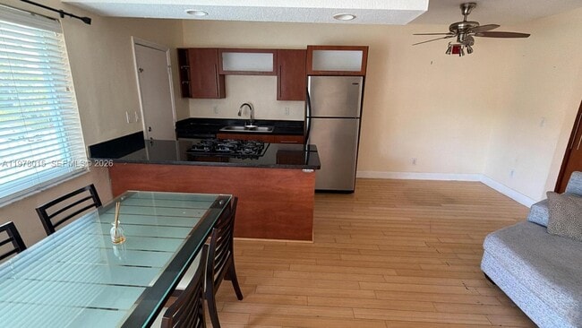 Building Photo - 10101 W Bay Harbor Dr Unit 9