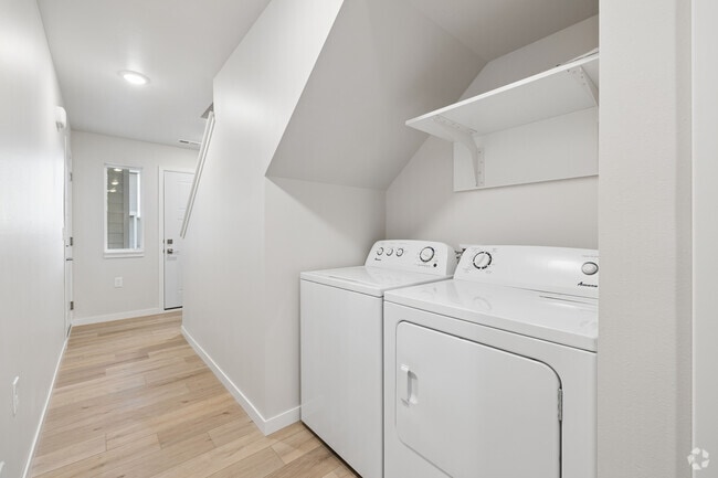 2BR, 2BA - 1,166SF - Laundry
