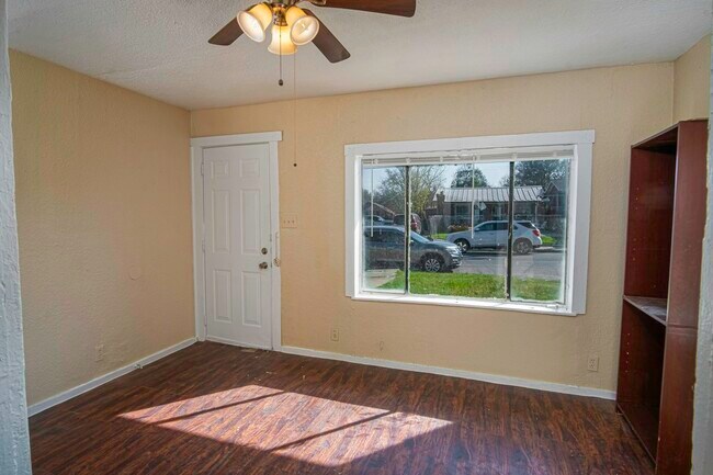 Photo - 819 Larry St