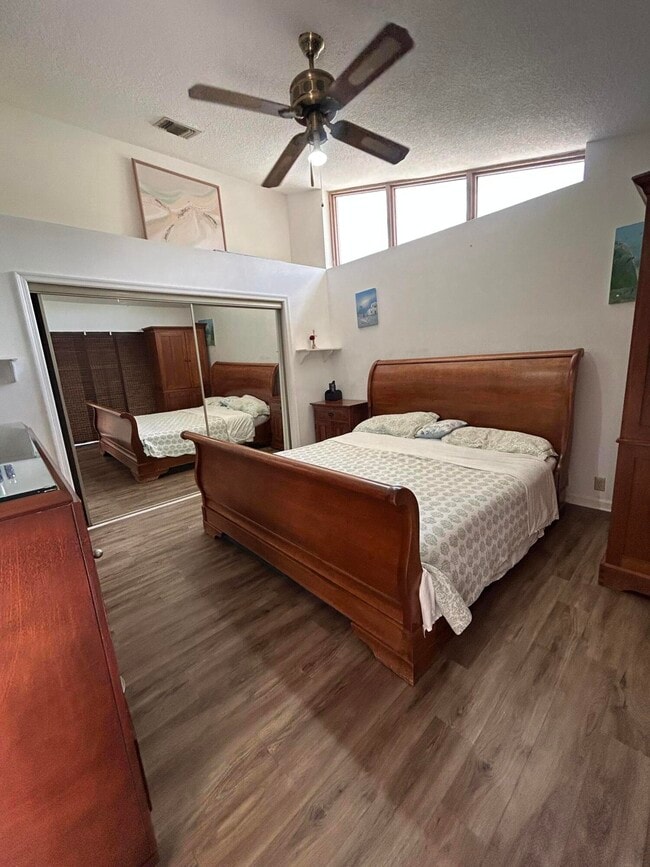 Photo - 1593 Hawthorne Pl