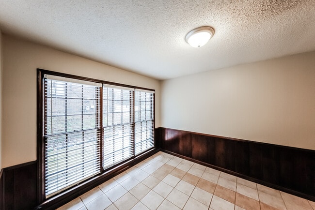 Photo - 3722 Woodhill Rd