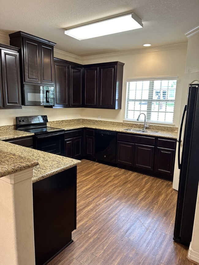 Photo - 214 S Tesch St