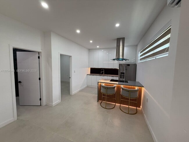 Building Photo - 401 NW 131st St Unit 2A