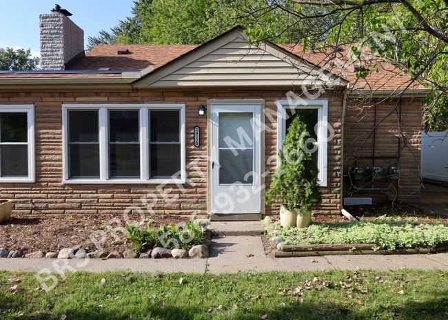 Building Photo - Remodeled Duplex 2 bedroom in Clinton Twp.