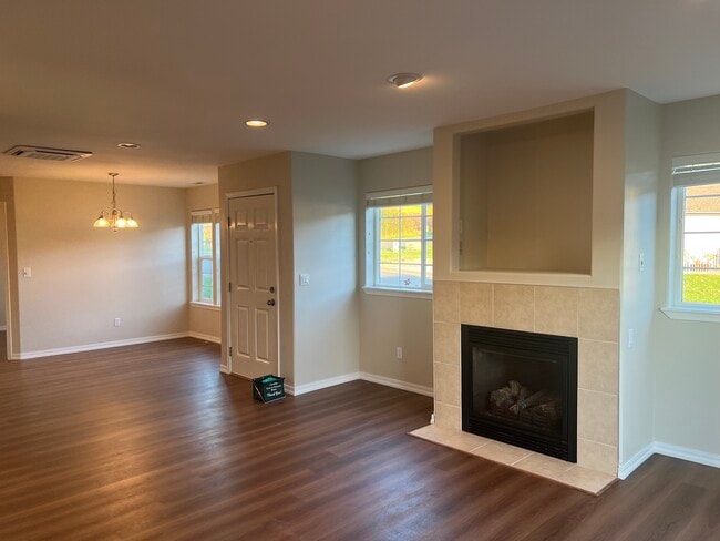 Photo - 301 Brant Ln