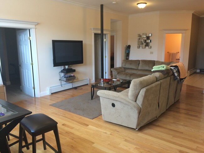 Building Photo - 27 W Bridge St Unit 1 Rental