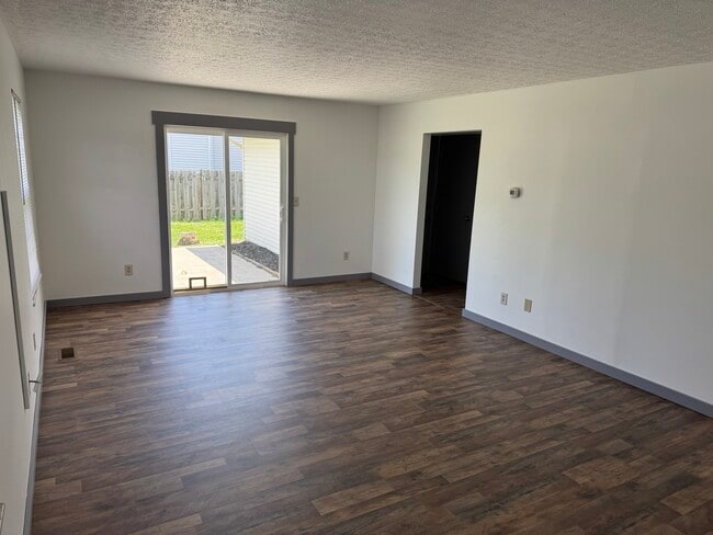 Photo - 475 Broadview Ct