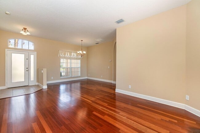 Photo - 611 Oceanside Blvd