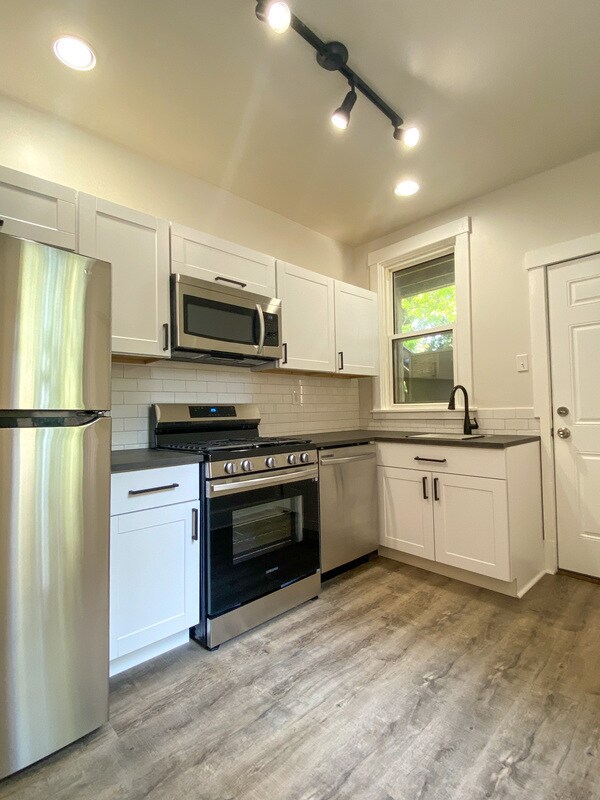 Photo - 1535 Fallowfield Ave Unit 1