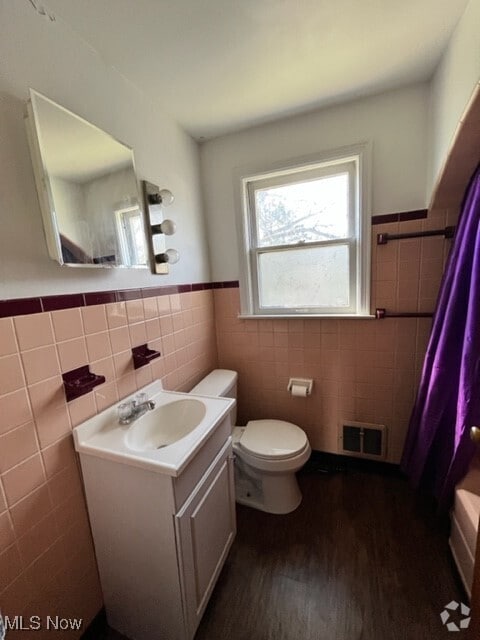 Building Photo - 738 West St Rental