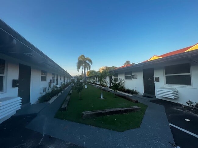 Photo - 2221 Monroe St Apts I LLC