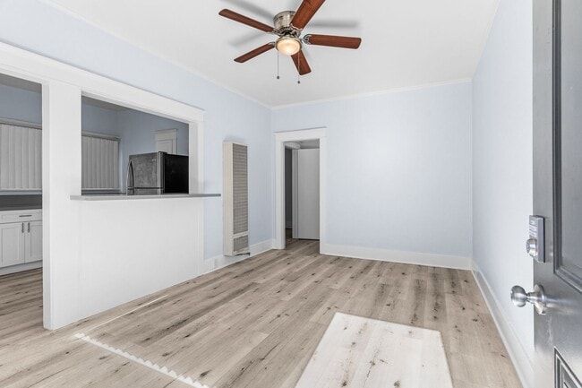 Photo - 1819 E 7th St Unidad 1819 1/2