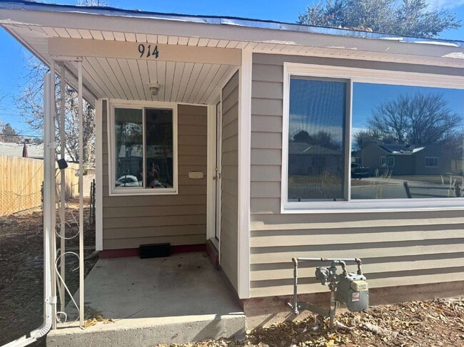 Photo - Charming 2 Bedroom Recently Updated Home In Aurora!! Convenient Location just Moments From UCHeal...
