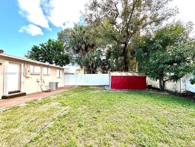 Photo - 525 NW 15th Terrace
