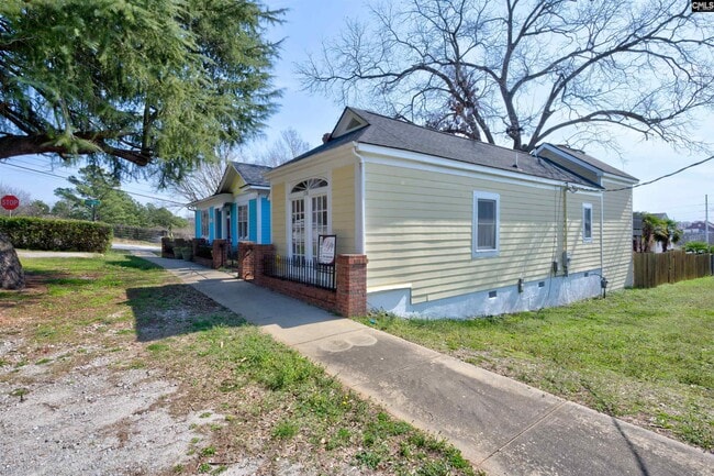 Photo - 728 Blanding St