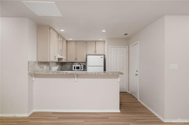 Photo - 15 Camelot Dr