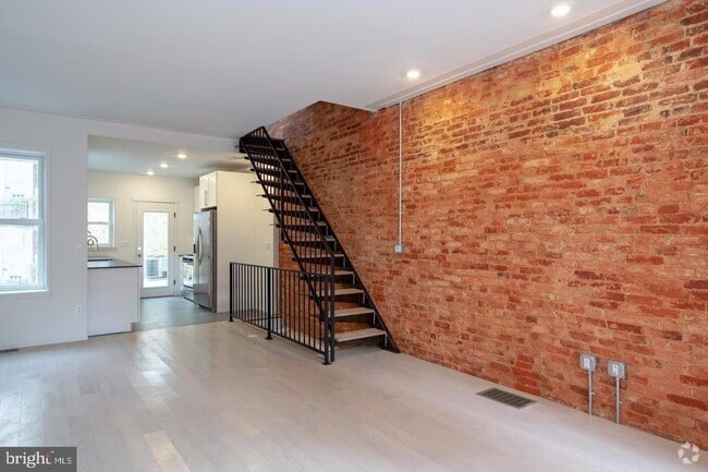Building Photo - 1252 N Hollywood St Rental