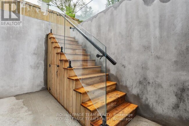 Photo - 47 Grosvenor Ave