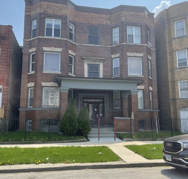 Building Photo - 3341 W Adams St Unit 2W Rental