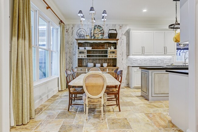 Photo - 2629 University Blvd