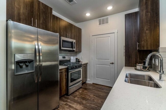 Building Photo - Live Connected to Nature & Luxury! Unit LSR Rental